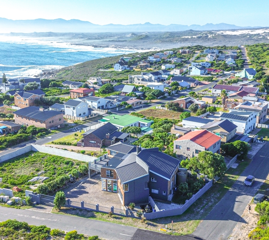 4 Bedroom Property for Sale in De Kelders Western Cape